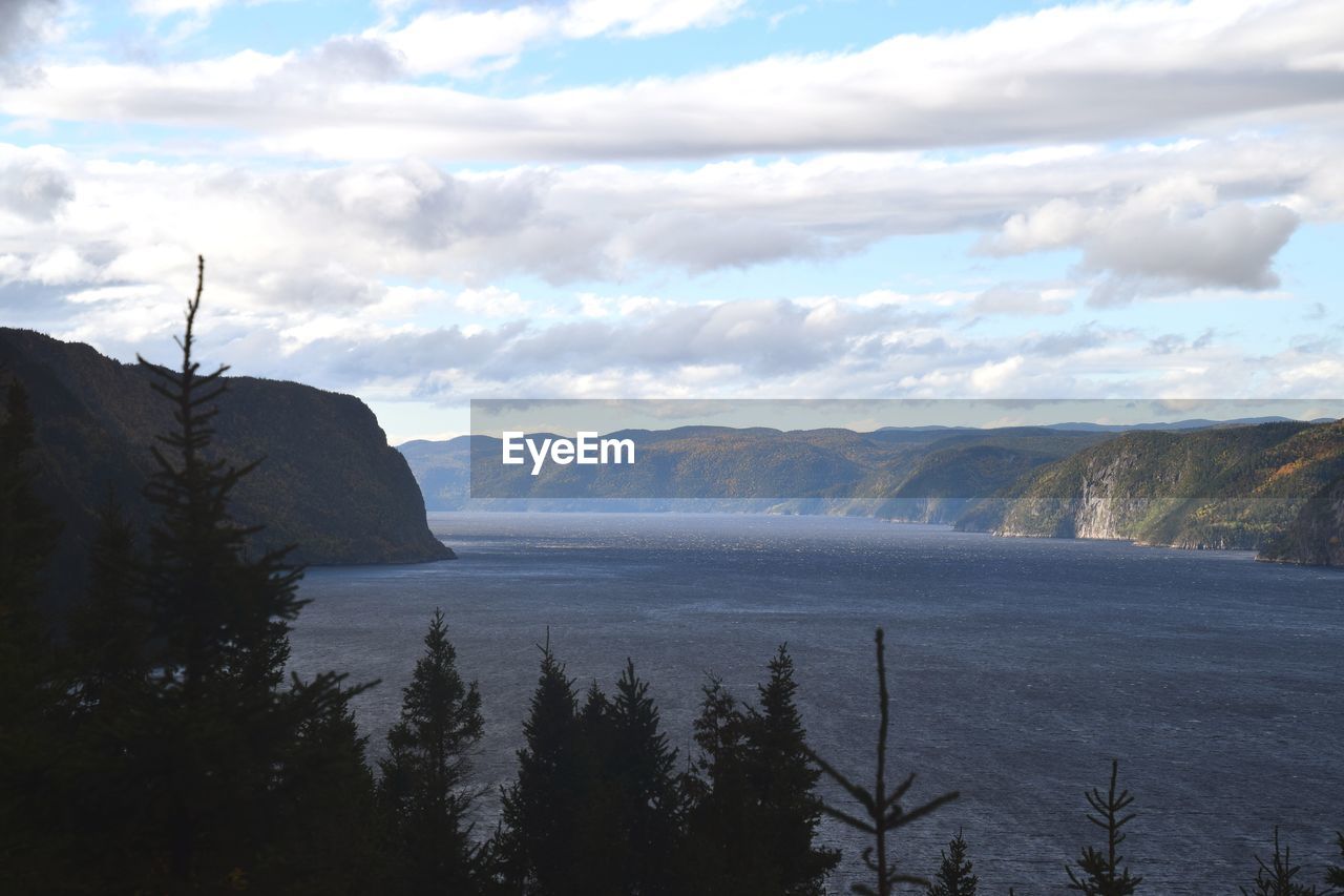 SCENIC VIEW OF MOUNTAINS AND SEA AGAINST SKY