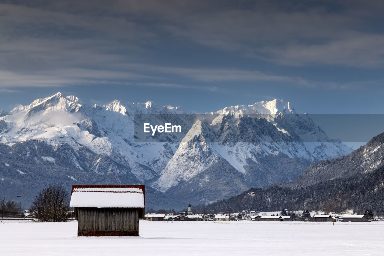 SNOWCAPPED MOUNTAIN AGAINST SKY