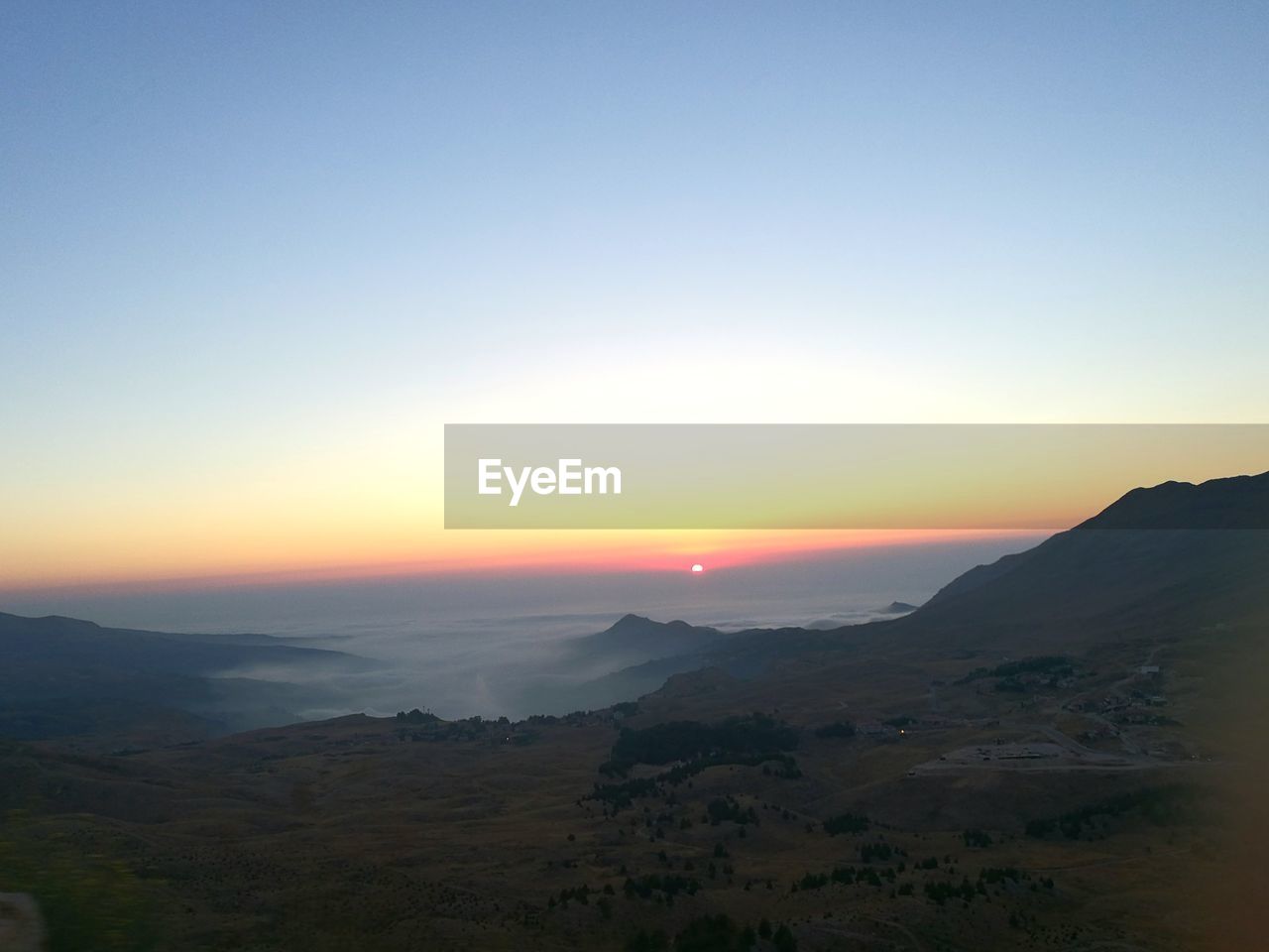 SCENIC VIEW OF SILHOUETTE MOUNTAIN AGAINST SKY DURING SUNSET