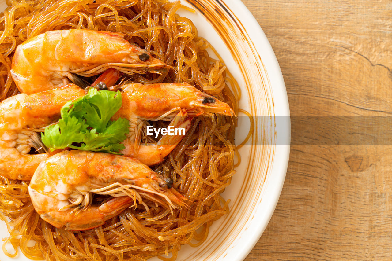 HIGH ANGLE VIEW OF NOODLES IN BOWL