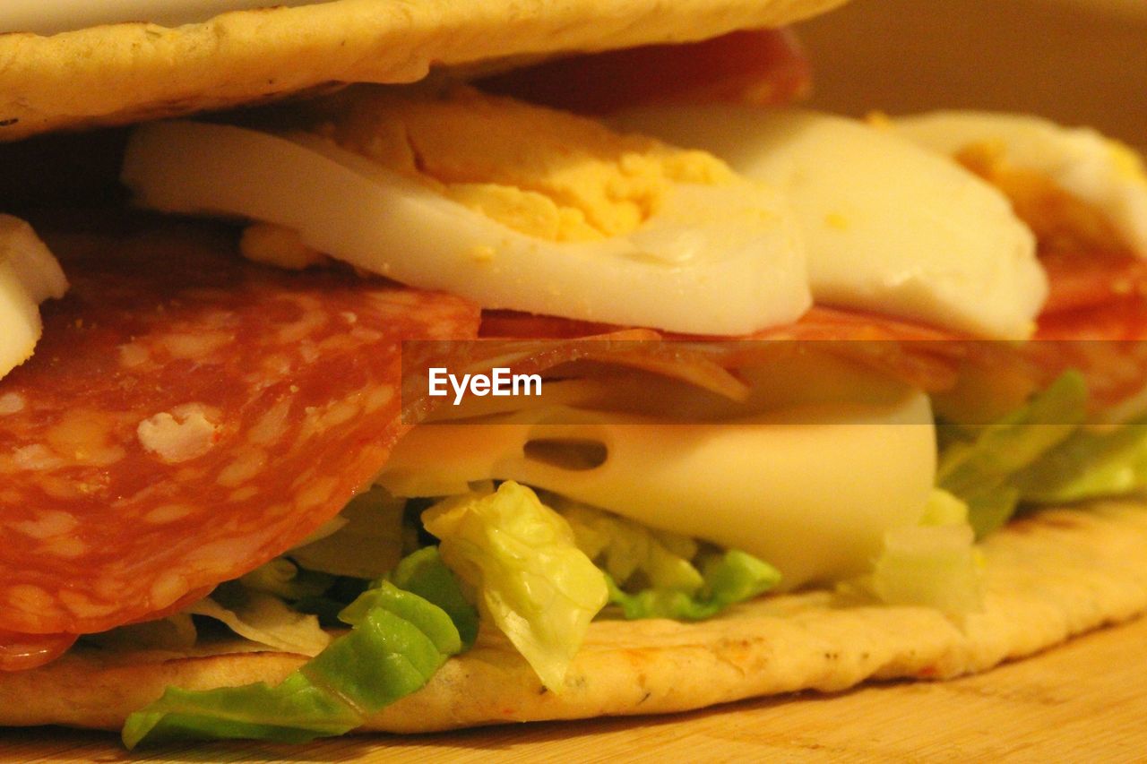 HIGH ANGLE VIEW OF FOOD IN BOWL