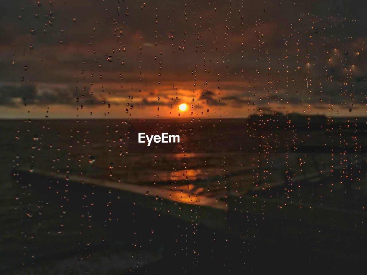 FULL FRAME SHOT OF RAINDROPS ON WINDOW