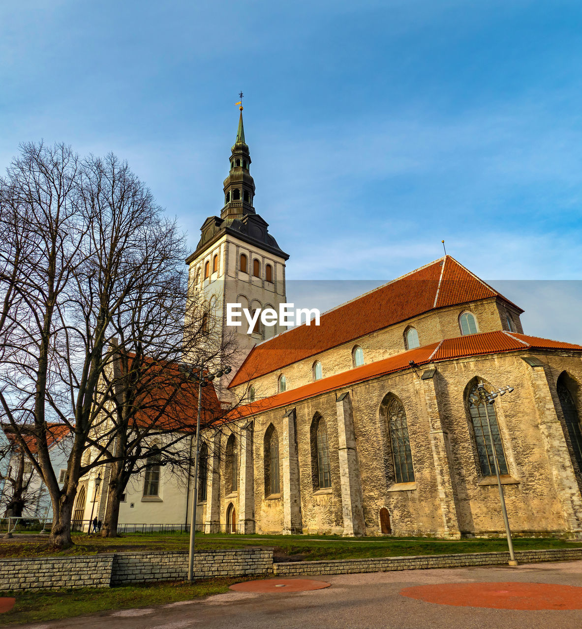 VIEW OF HISTORICAL BUILDING AGAINST SKY