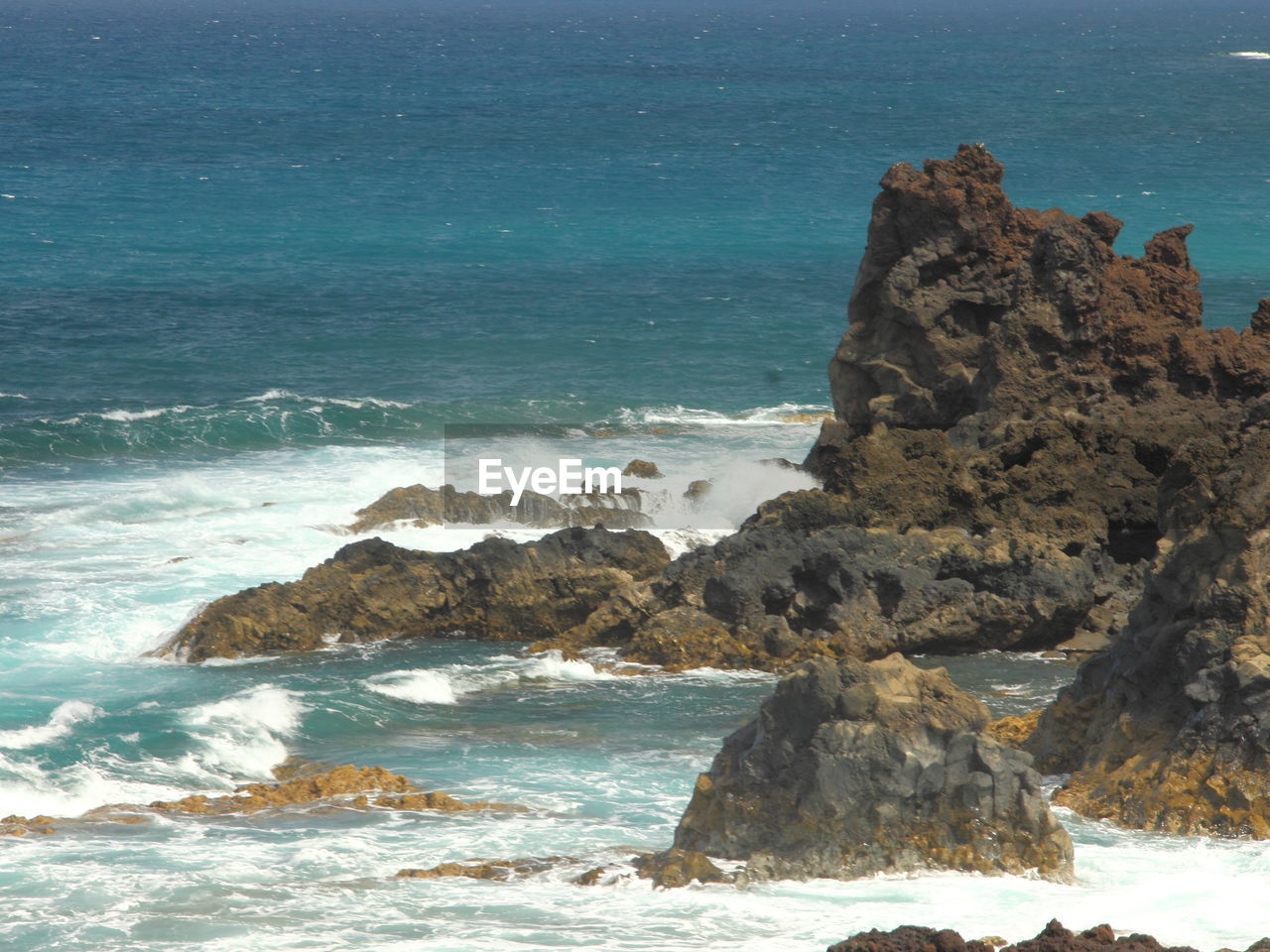 SCENIC VIEW OF SEA AND ROCKS