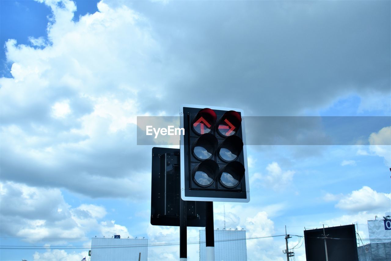 LOW ANGLE VIEW OF TRAFFIC SIGNAL AGAINST SKY