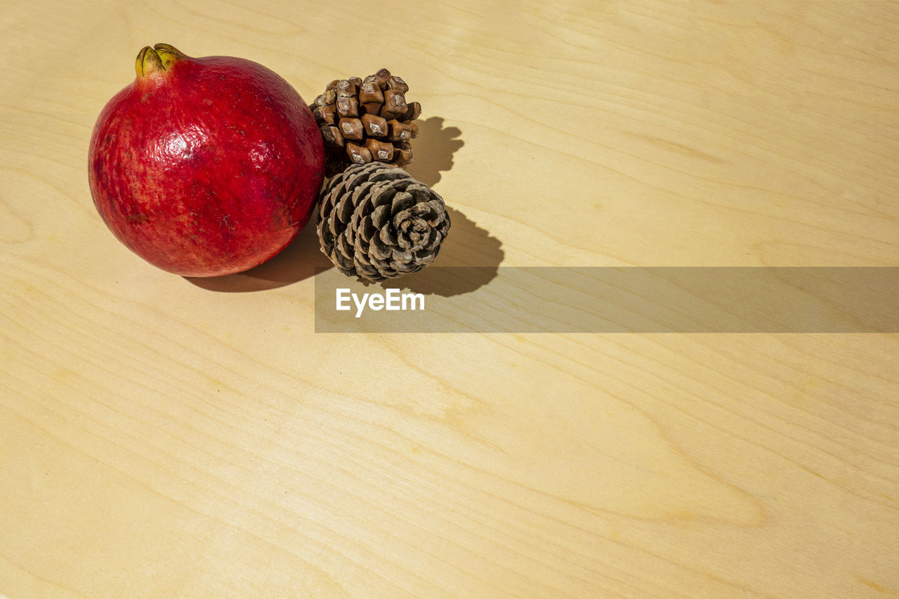 HIGH ANGLE VIEW OF FRUITS ON TABLE