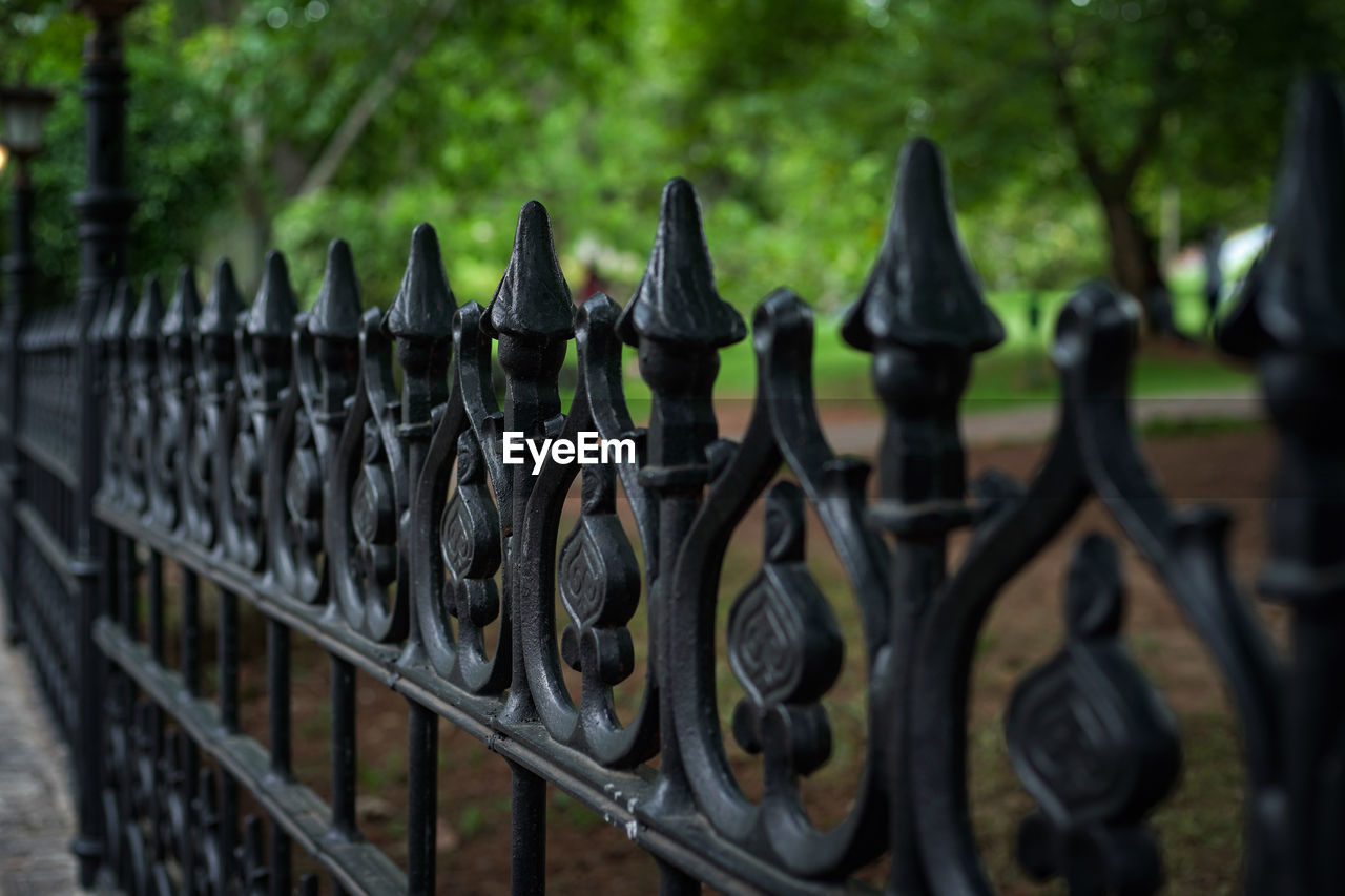 CLOSE-UP OF METAL FENCE