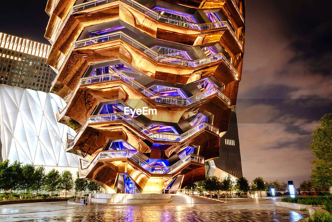 LOW ANGLE VIEW OF ILLUMINATED BUILDINGS AGAINST SKY