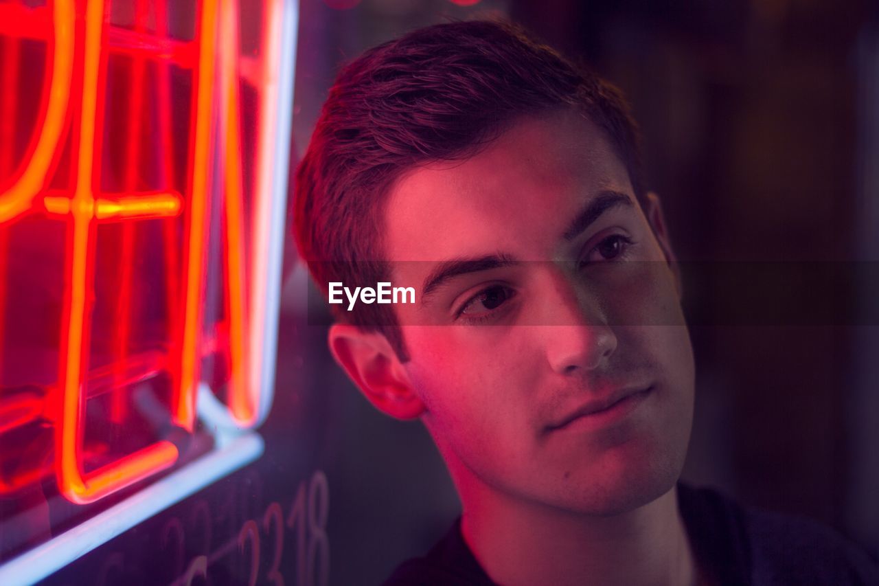 CLOSE-UP PORTRAIT OF A YOUNG MAN WITH EYEGLASSES