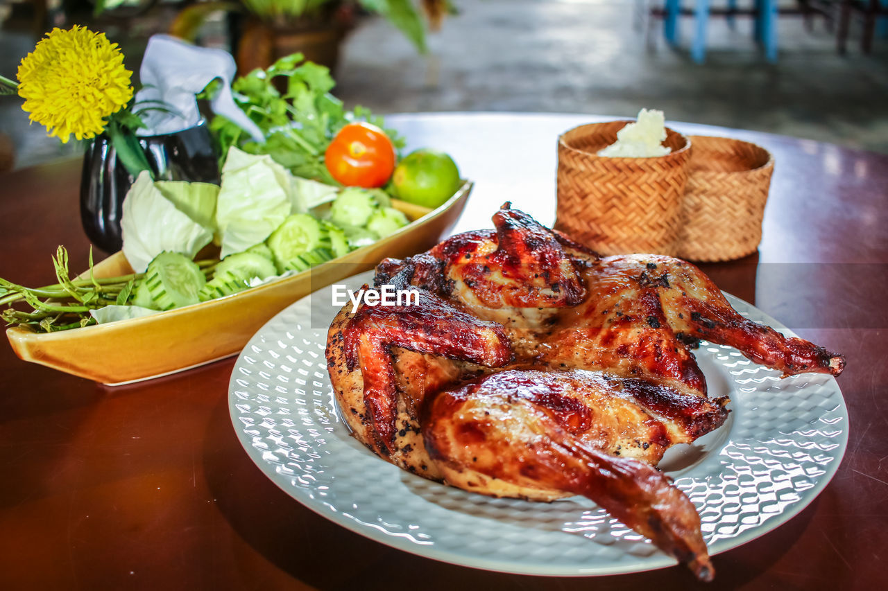 CLOSE-UP OF FOOD SERVED ON TABLE