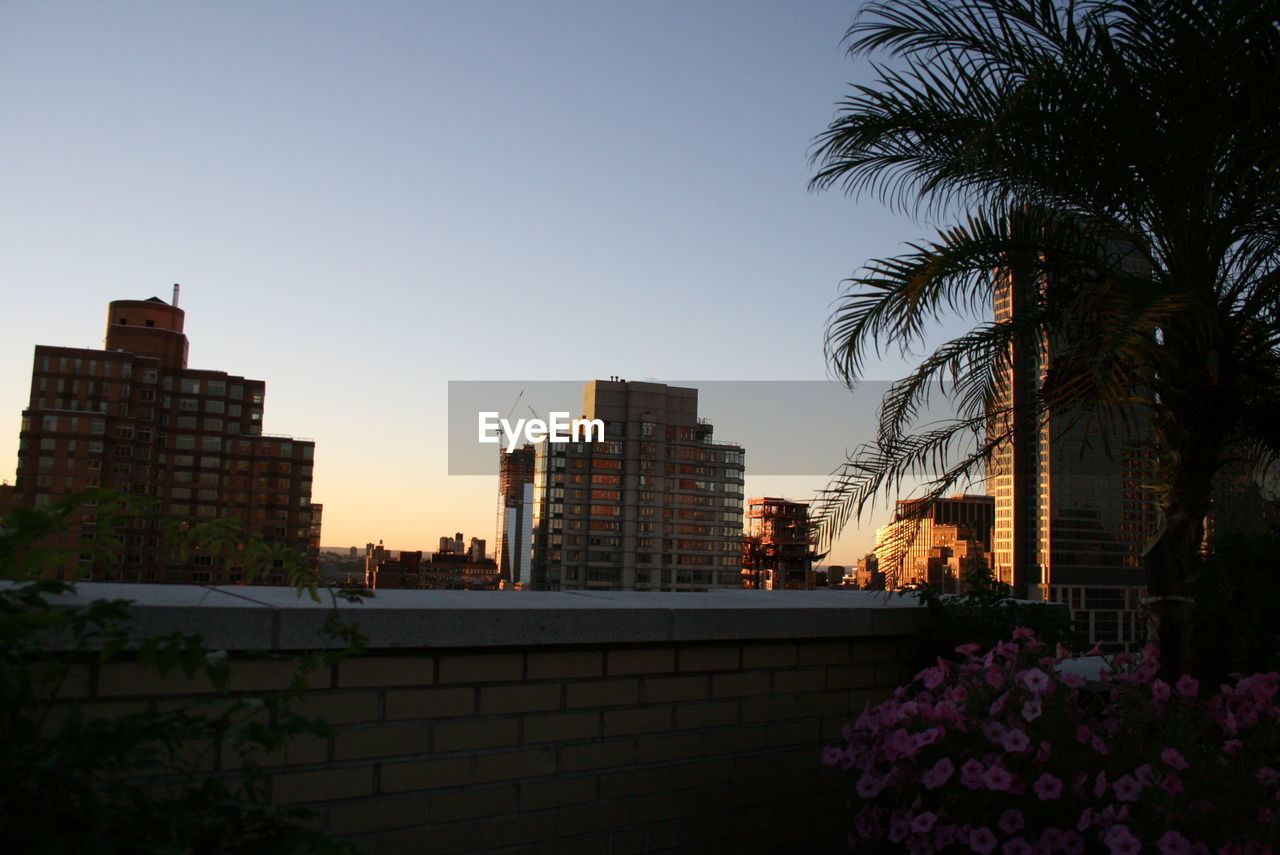 VIEW OF BUILDINGS IN CITY