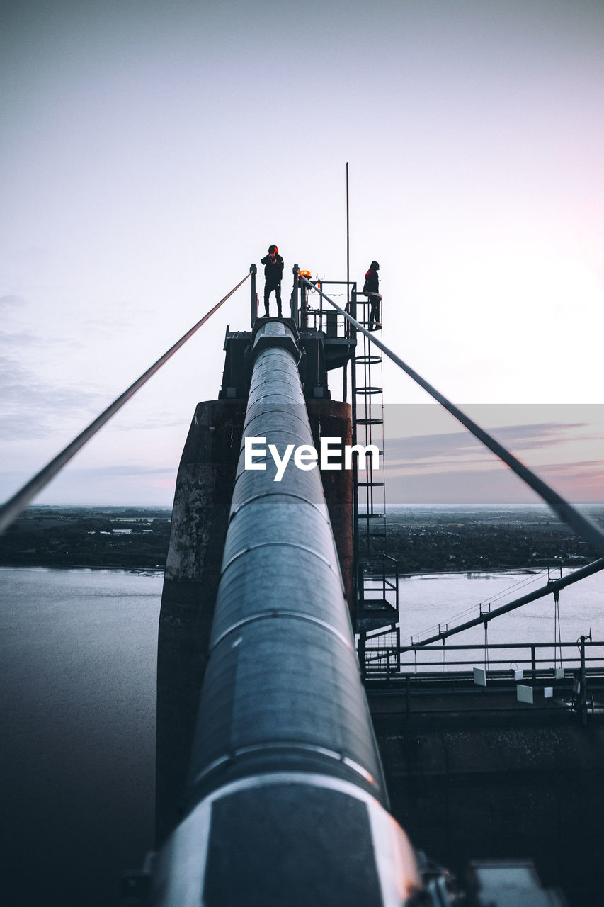 LOW ANGLE VIEW OF CRANE AGAINST SKY