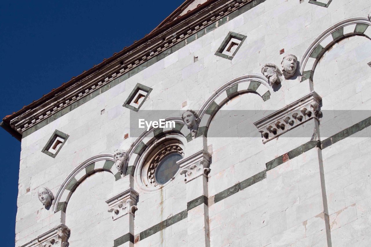 LOW ANGLE VIEW OF CROSS AGAINST SKY