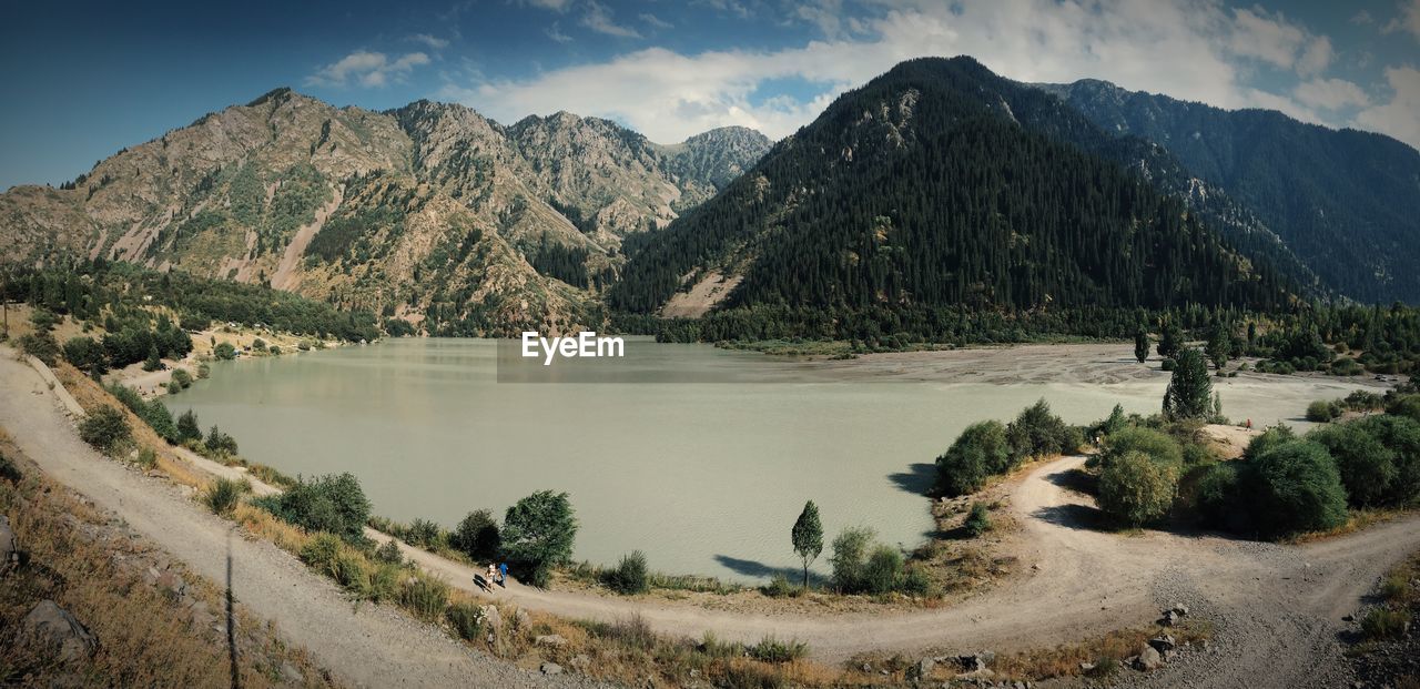 Panoramic view of lake and mountains against sky