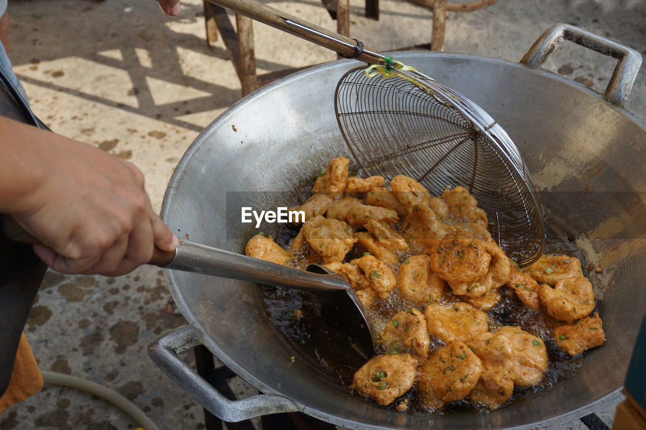 HIGH ANGLE VIEW OF PERSON PREPARING FOOD