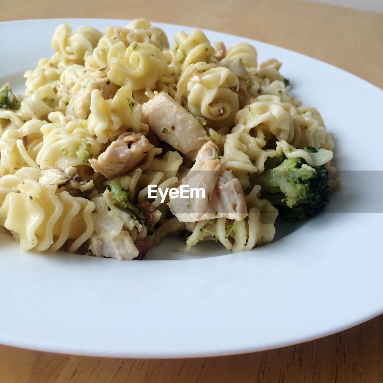 Close-up of chicken meat and vegetable pasta on plate