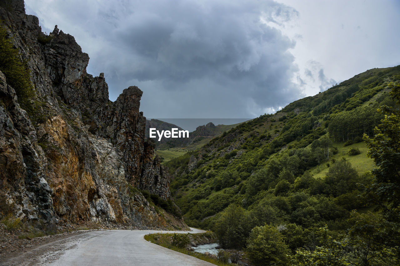 SCENIC VIEW OF MOUNTAIN AGAINST SKY