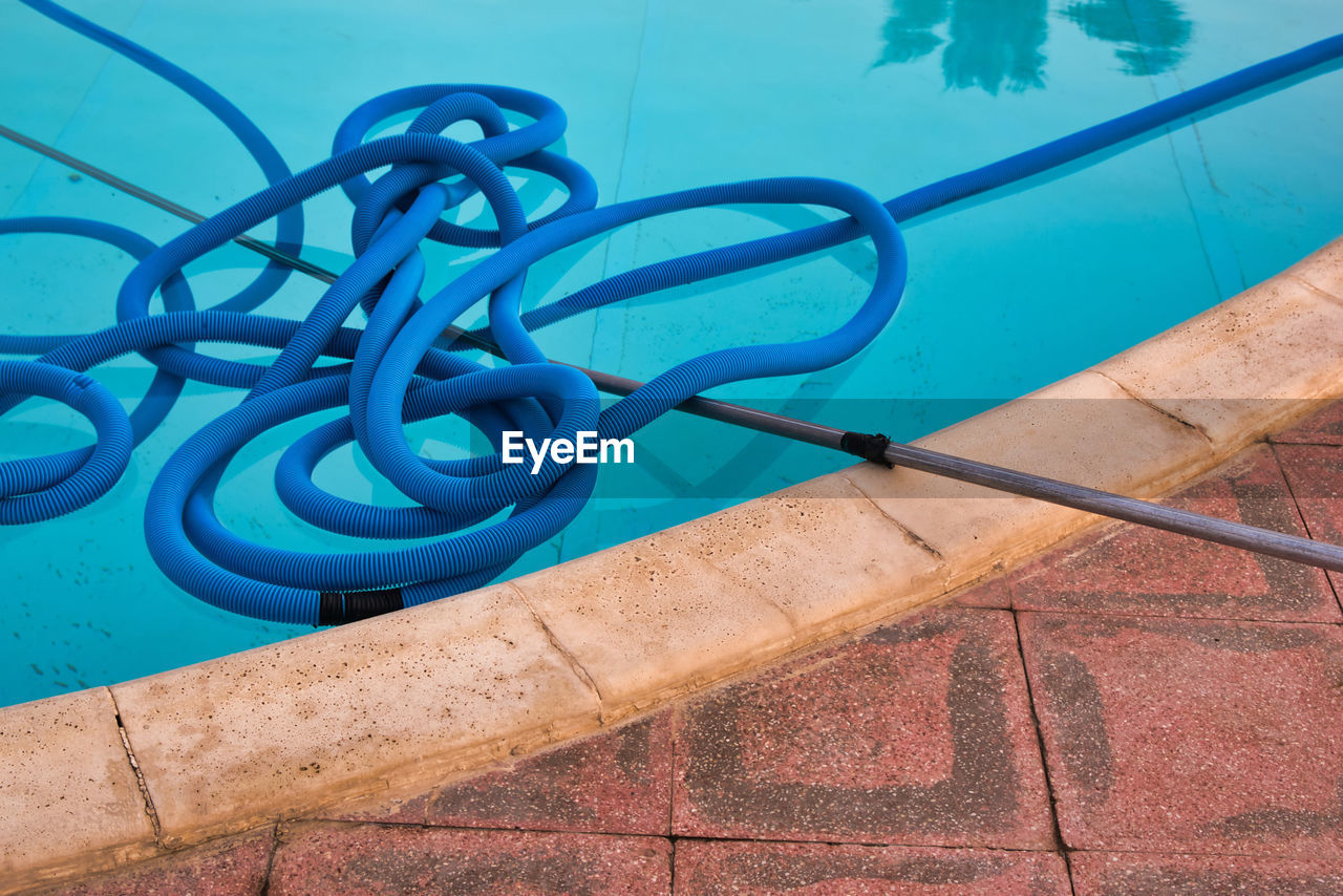 HIGH ANGLE VIEW OF SWIMMING POOL BY WALL