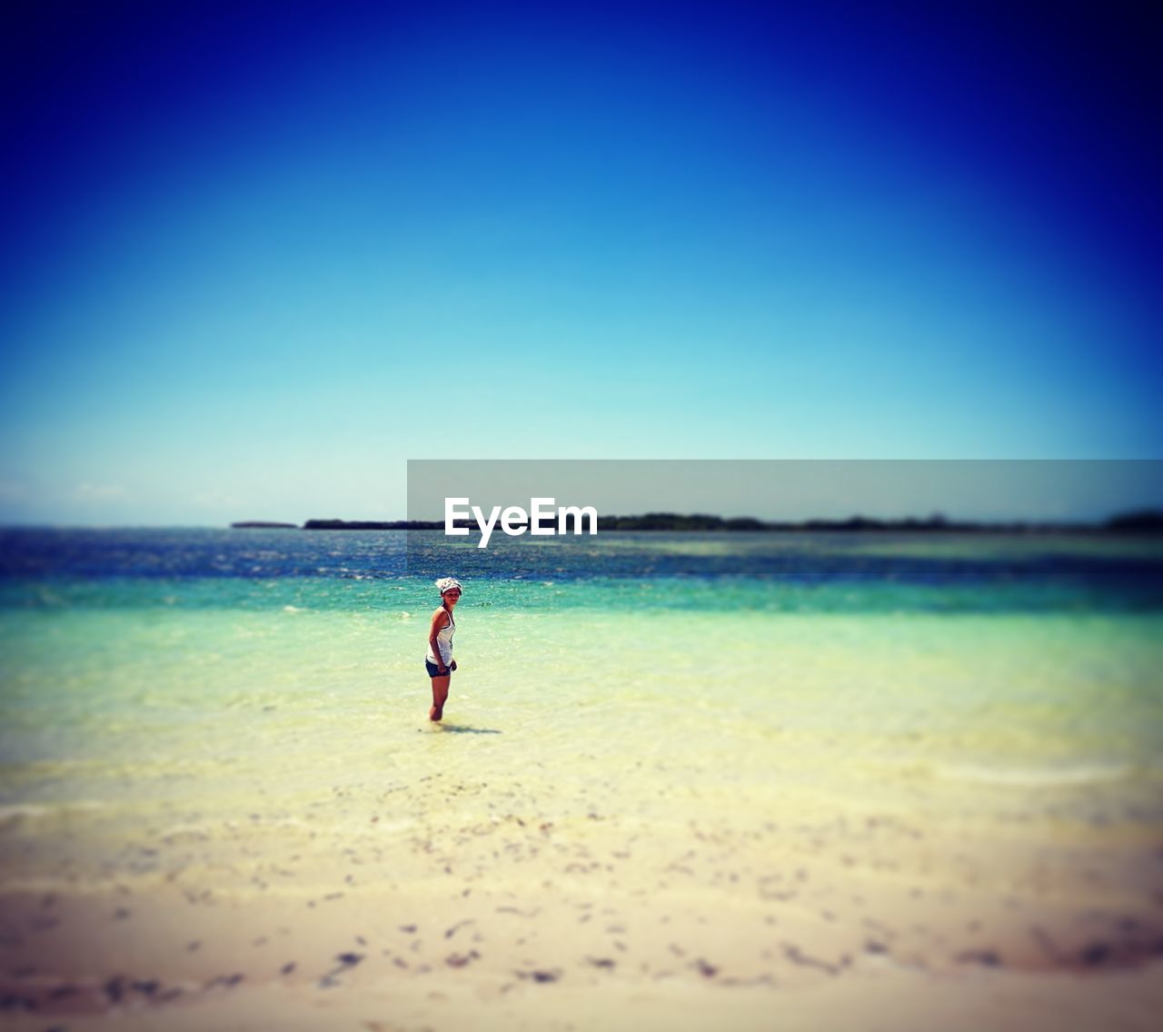 FULL LENGTH OF MAN ON BEACH AGAINST CLEAR BLUE SKY