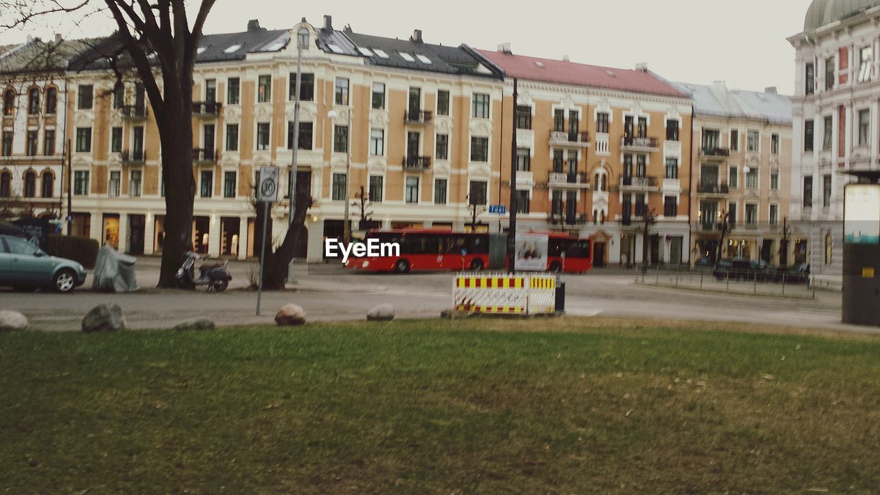 VIEW OF BUILDINGS IN CITY