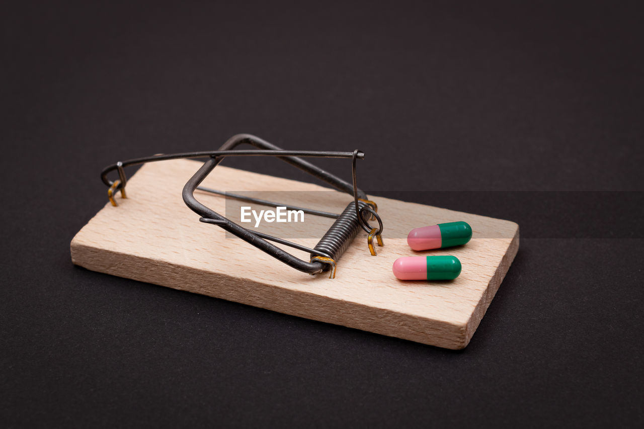 HIGH ANGLE VIEW OF PENCILS ON TABLE