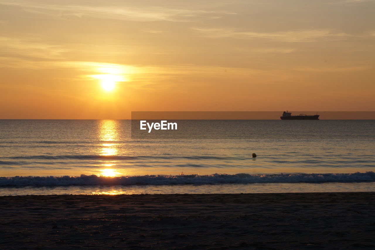 SCENIC VIEW OF SUNSET OVER SEA