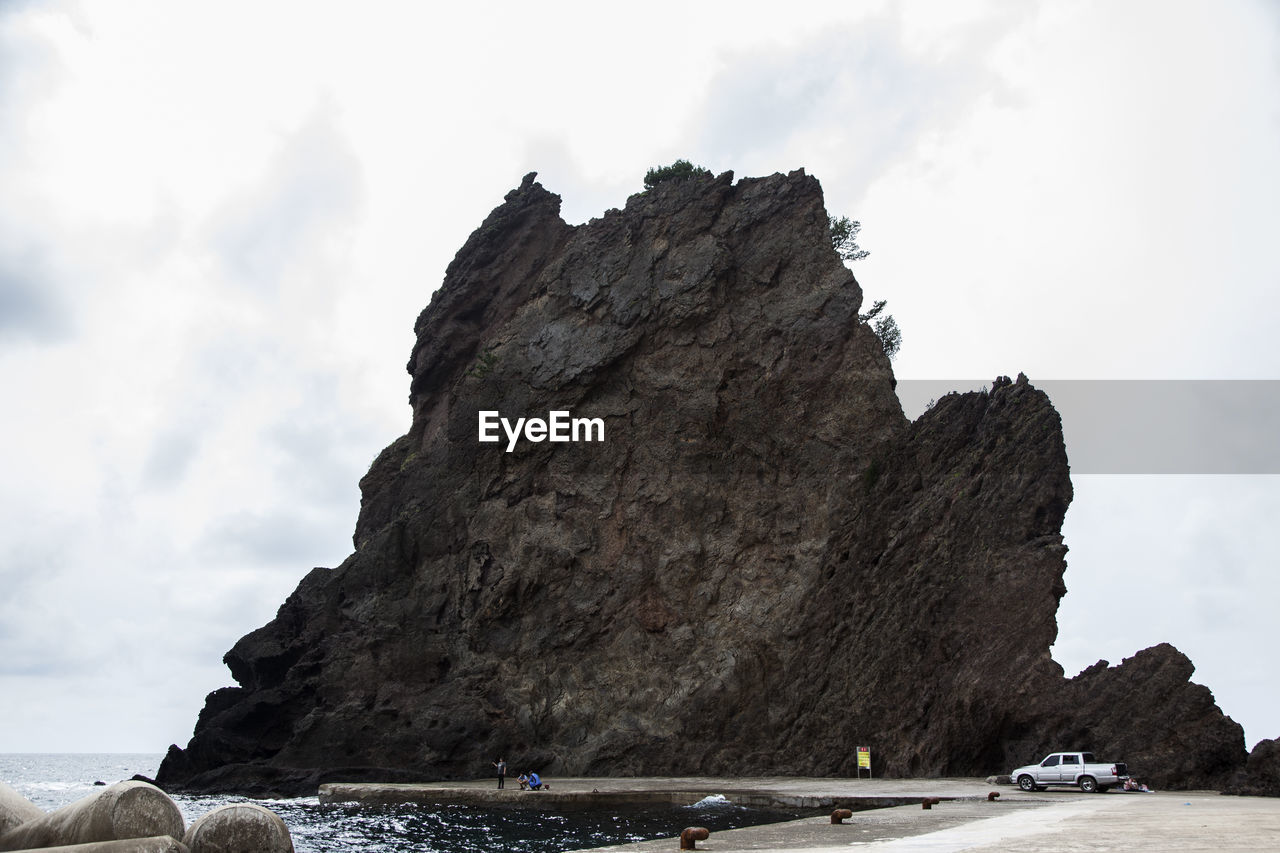 VIEW OF ROCK FORMATION AT SEASIDE