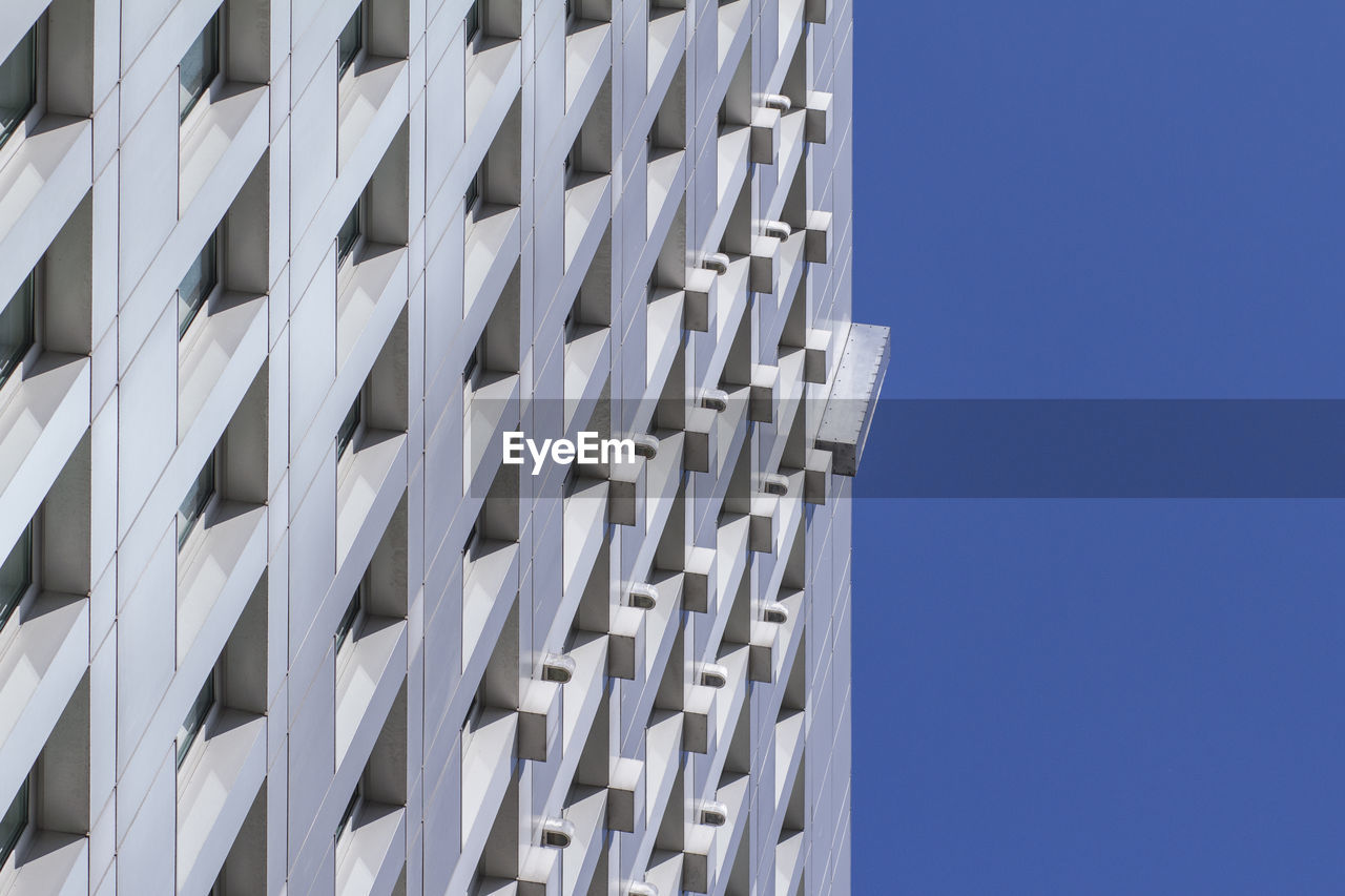 CLOSE-UP LOW ANGLE VIEW OF TALL BUILDING