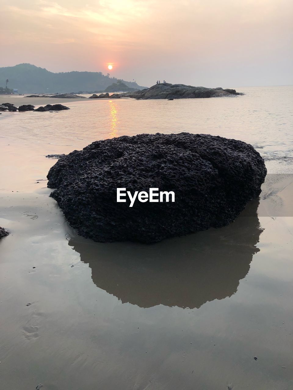 SCENIC VIEW OF SEA AGAINST SKY AT SUNSET