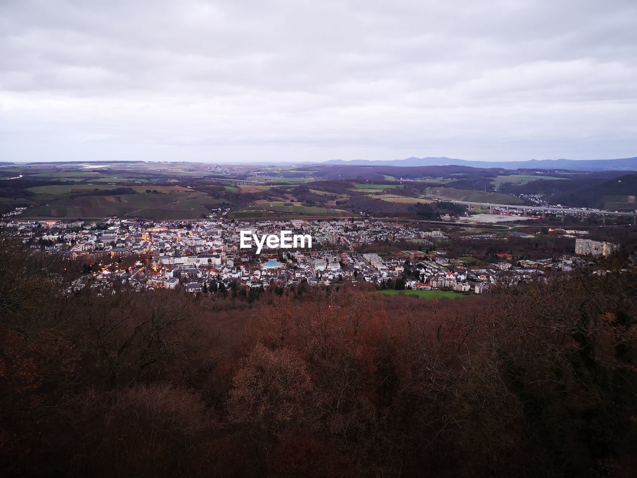 HIGH ANGLE VIEW OF TOWNSCAPE AND CITYSCAPE AGAINST SKY