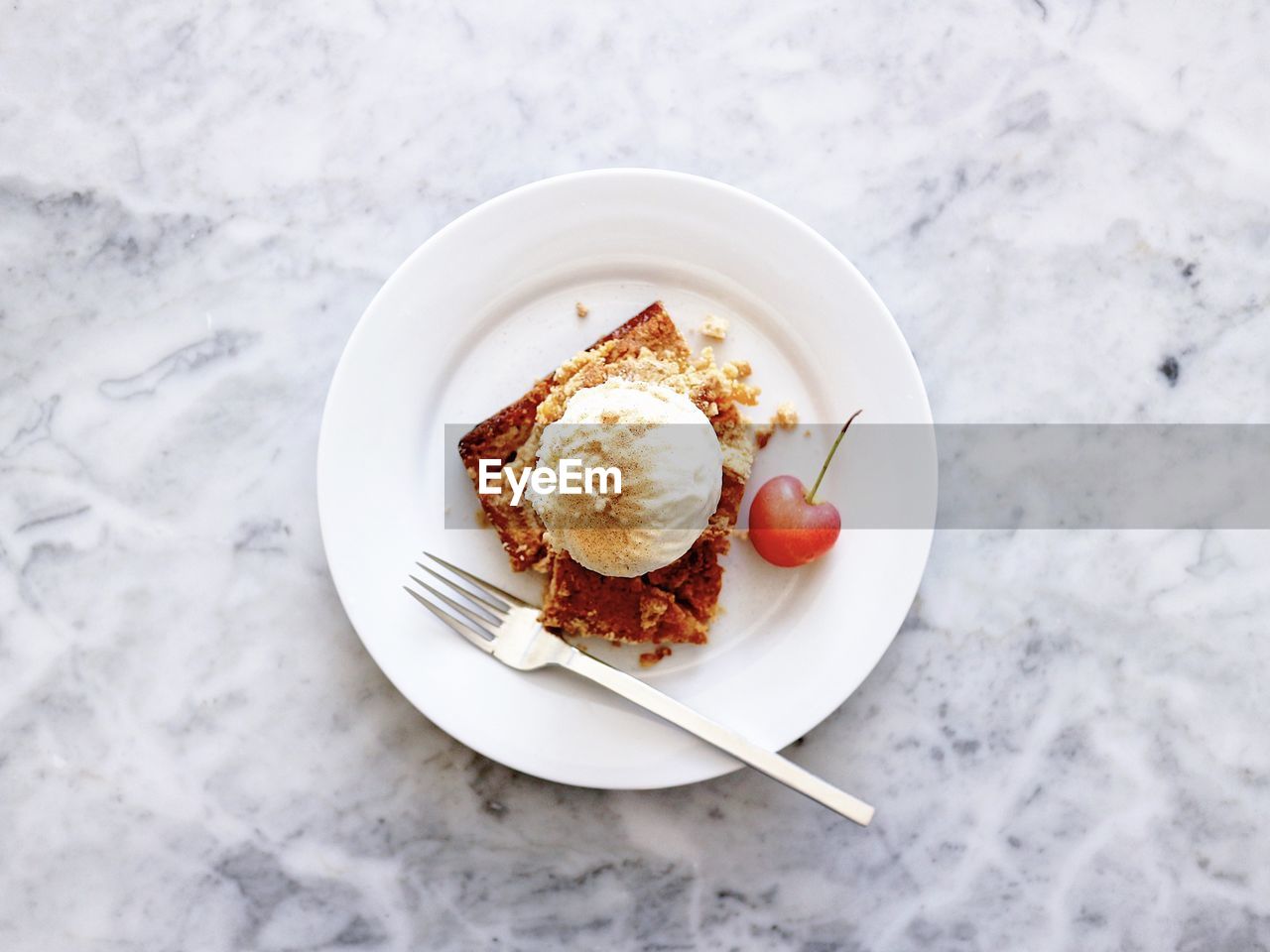 HIGH ANGLE VIEW OF BREAKFAST IN PLATE