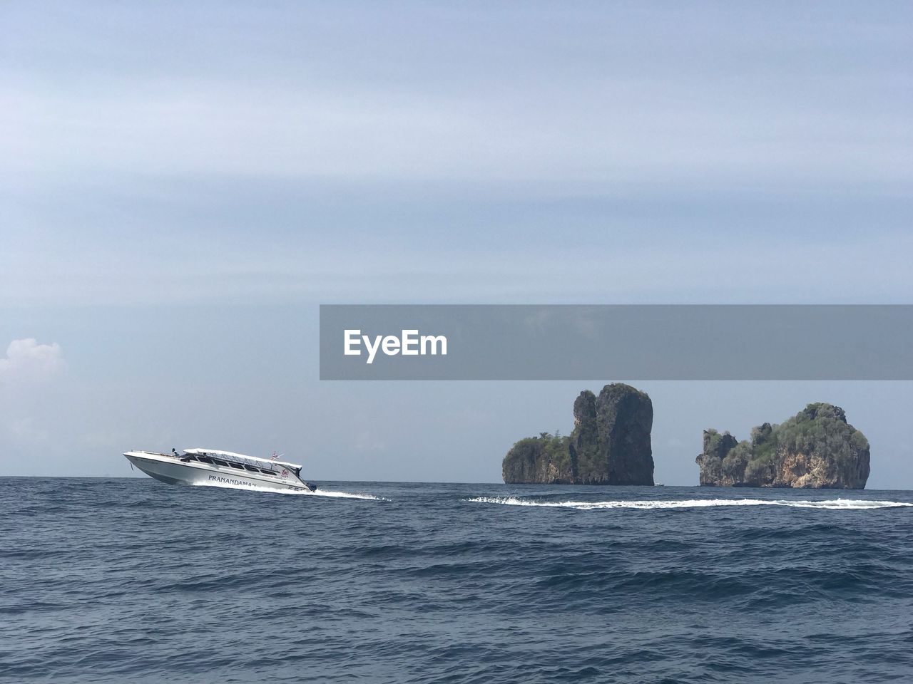 BOAT IN SEA AGAINST SKY