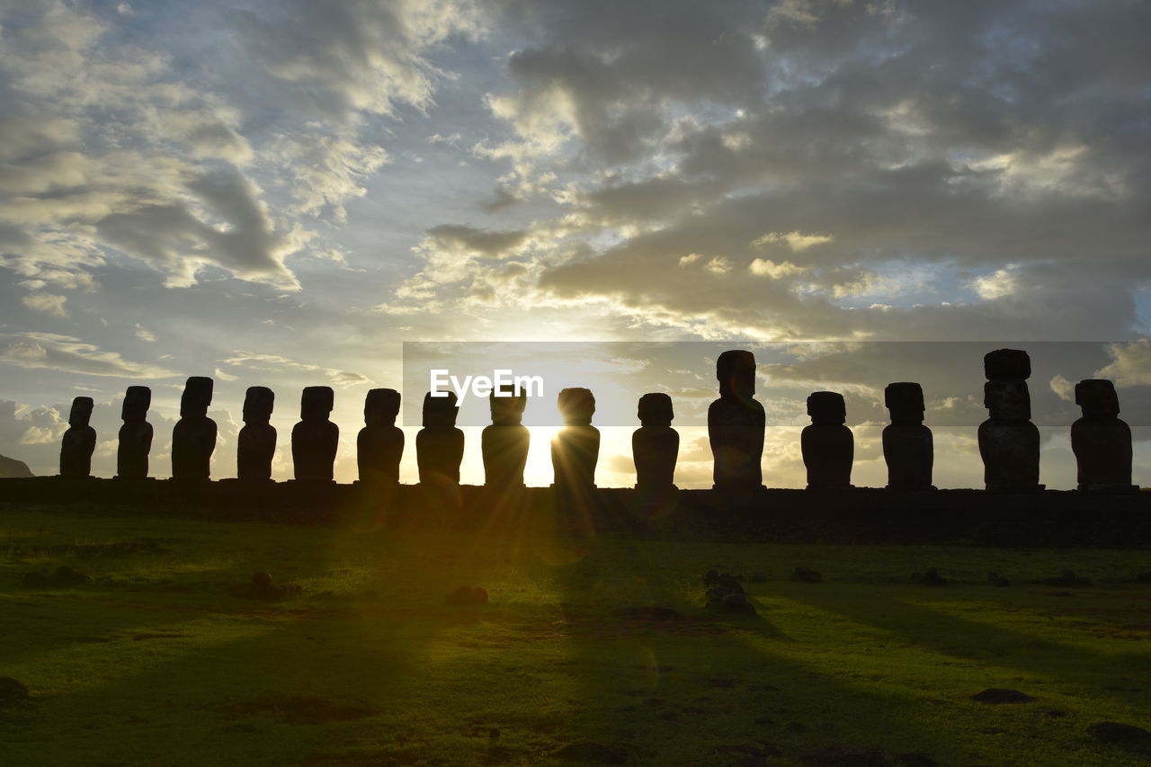 ROW OF COLUMNS AGAINST SKY