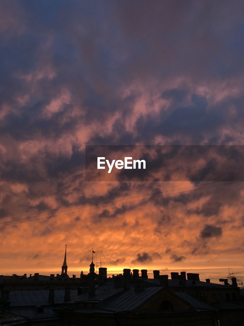 SILHOUETTE BUILDINGS AGAINST SKY AT SUNSET