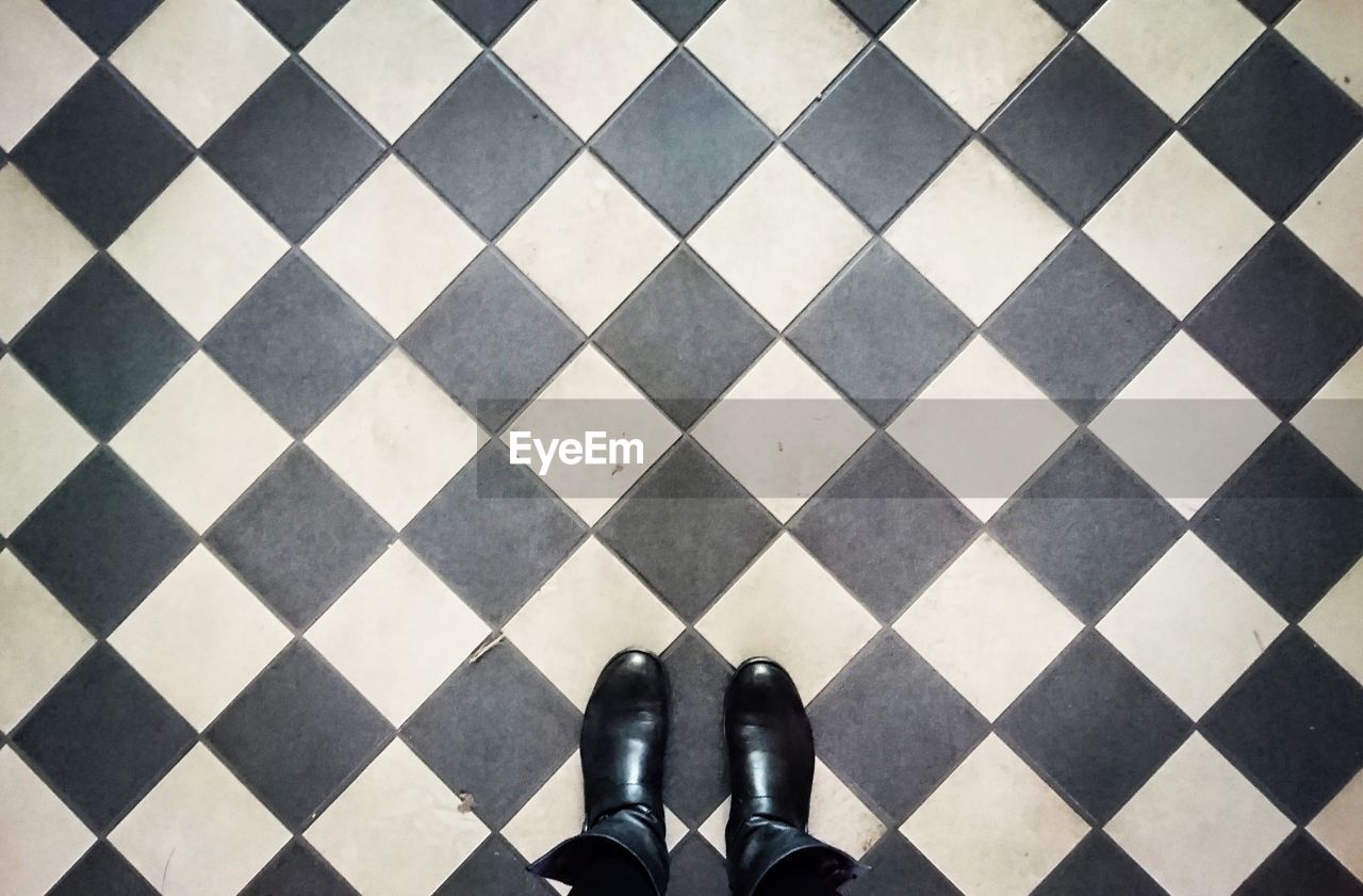 DIRECTLY ABOVE SHOT OF PERSON STANDING ON TILED FLOOR