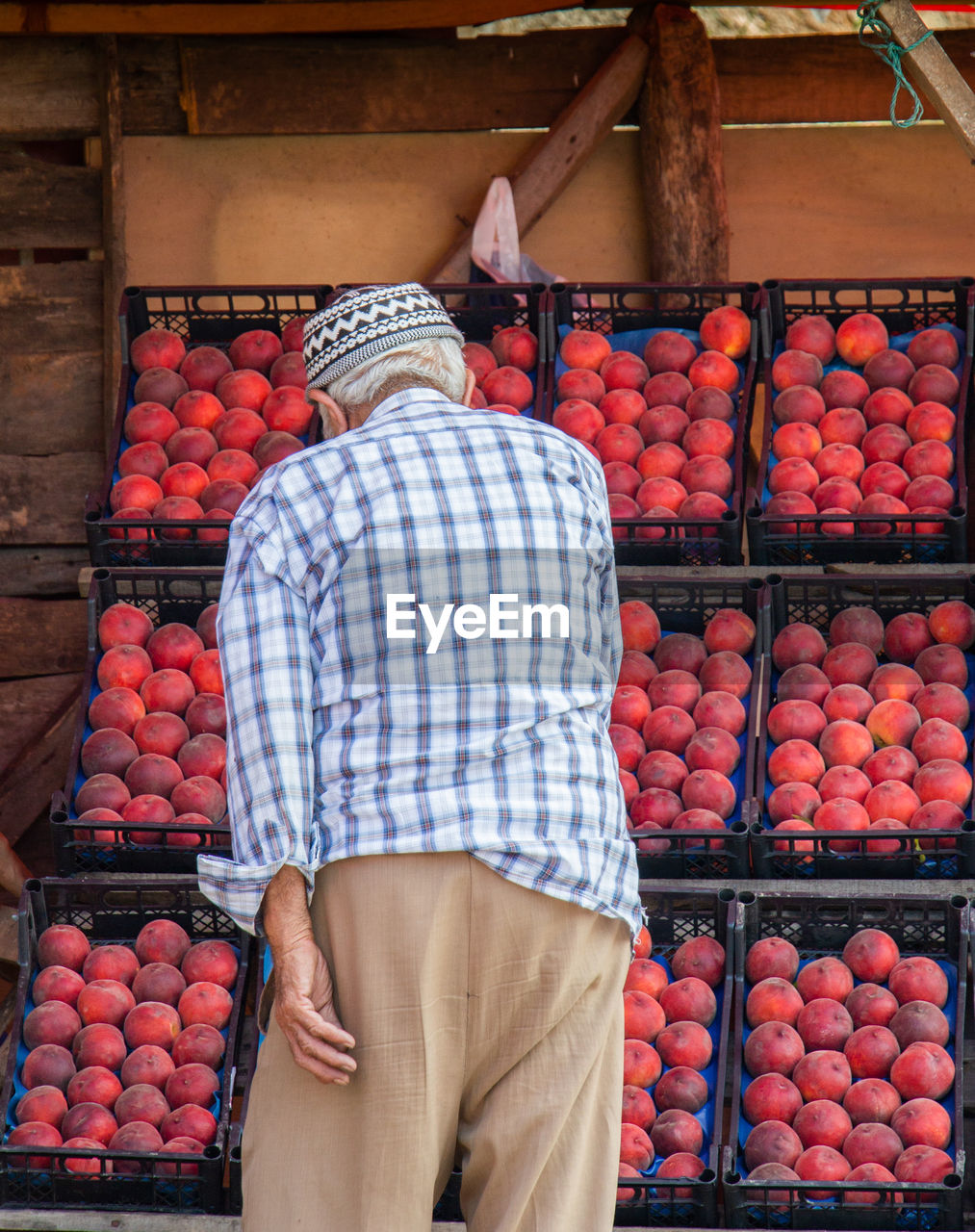 FULL FRAME SHOT OF FRUITS FOR SALE IN MARKET