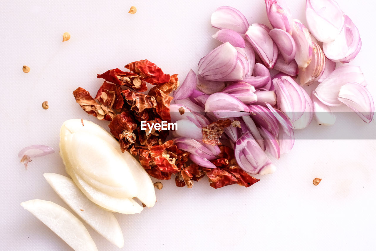 CLOSE-UP OF FLOWERS AND VEGETABLES