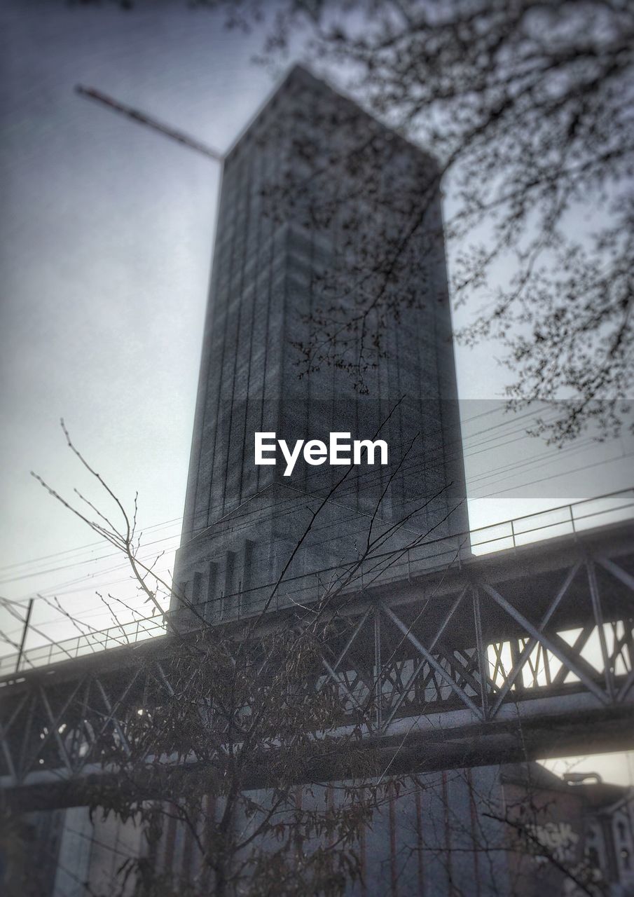 LOW ANGLE VIEW OF BUILDINGS AGAINST THE SKY