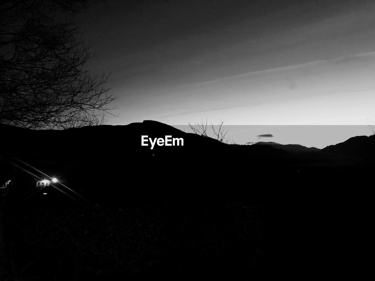 SCENIC VIEW OF SILHOUETTE MOUNTAIN AGAINST SKY AT NIGHT