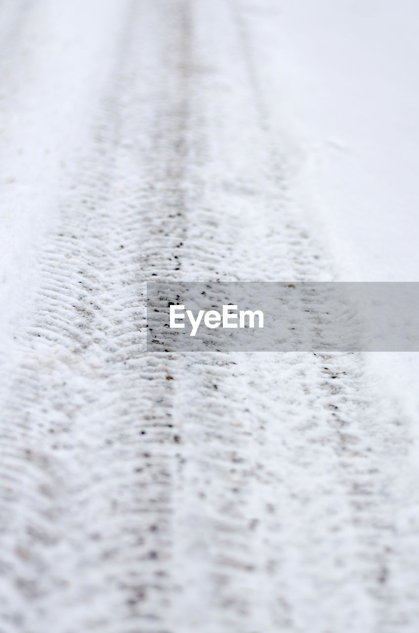 FULL FRAME SHOT OF TIRE TRACK ON SNOW