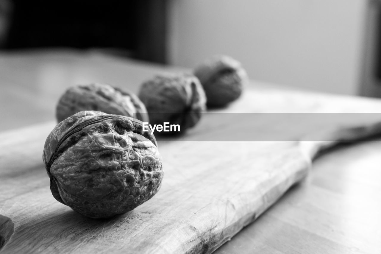 CLOSE-UP OF BANANAS ON TABLE