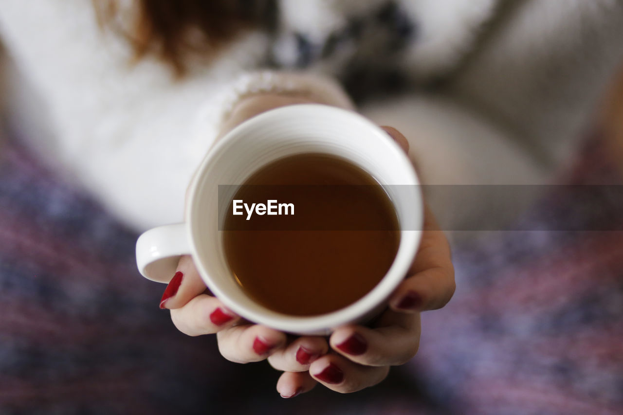 HIGH ANGLE VIEW OF COFFEE CUP WITH TEA