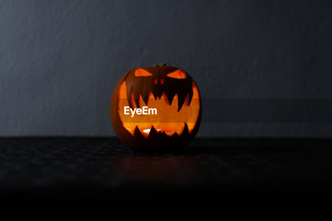 CLOSE-UP OF PUMPKIN ON TABLE DURING HALLOWEEN