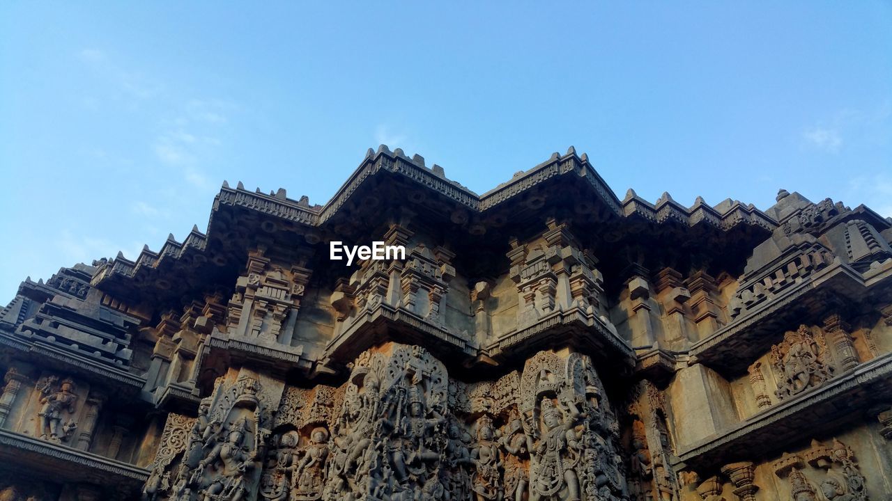 LOW ANGLE VIEW OF BUILT STRUCTURE AGAINST CLEAR BLUE SKY