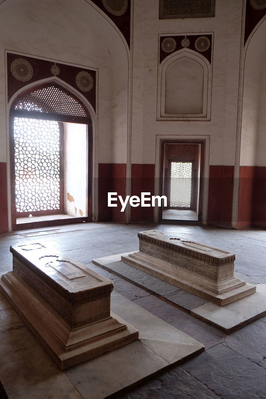 Humayun's tomb, built by hamida banu begun in 1565-72, delhi, india