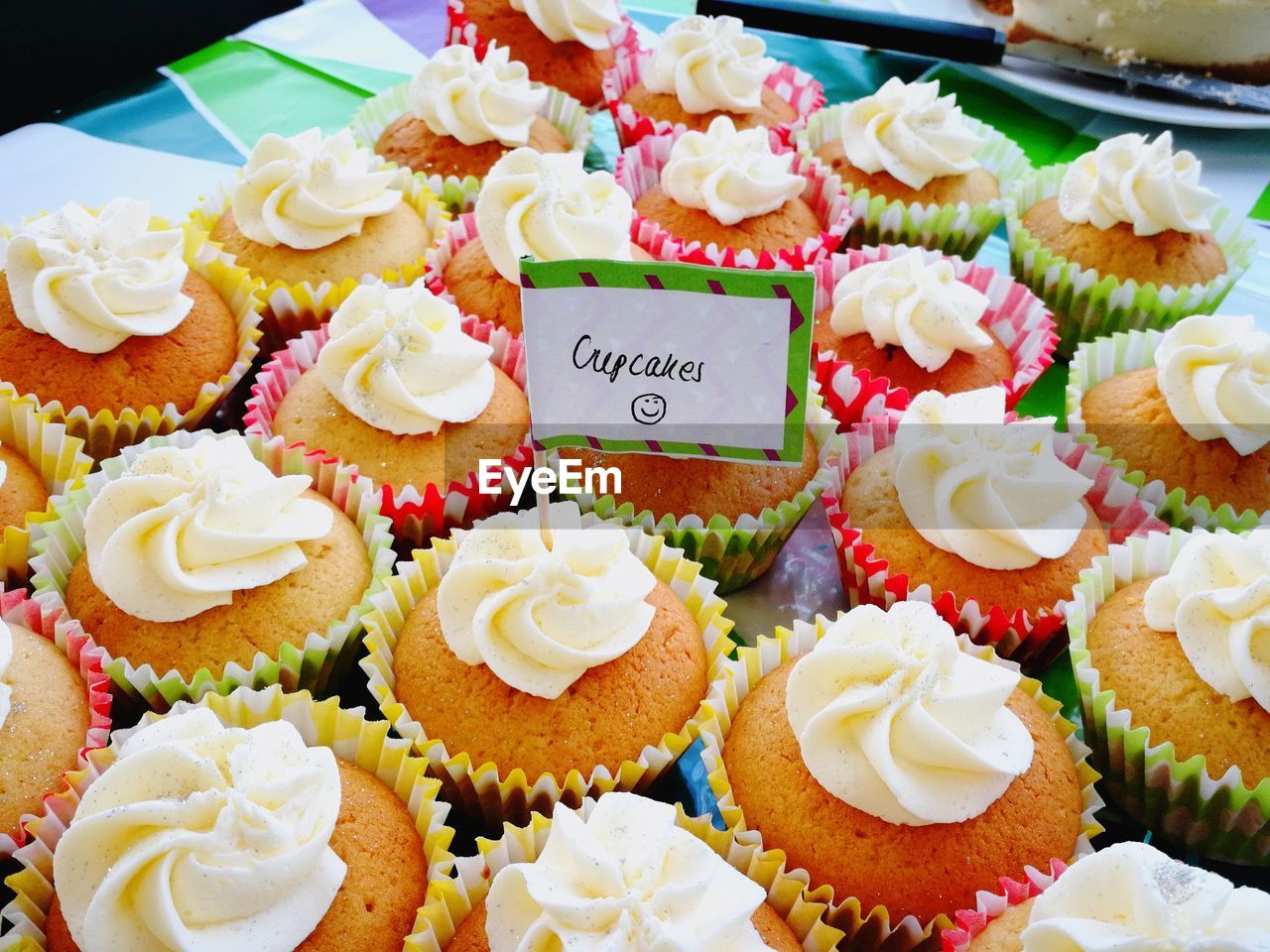 HIGH ANGLE VIEW OF CUPCAKES ON TRAY