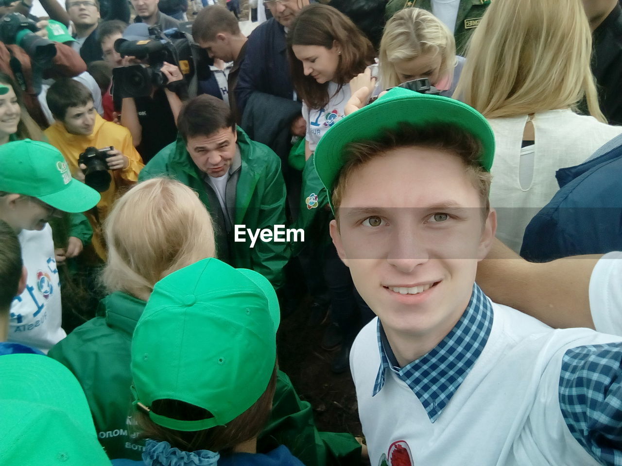 HIGH ANGLE VIEW OF BOY WITH PEOPLE IN BACKGROUND