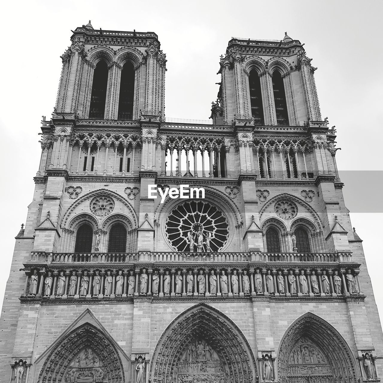 LOW ANGLE VIEW OF HISTORICAL BUILDING