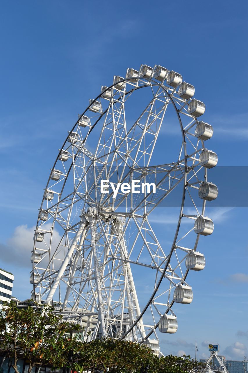LOW ANGLE VIEW OF FERRIS WHEEL