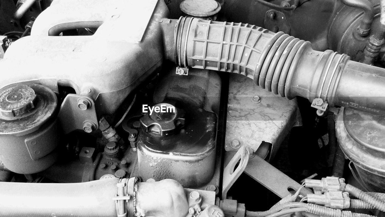 FULL FRAME SHOT OF OLD MACHINE